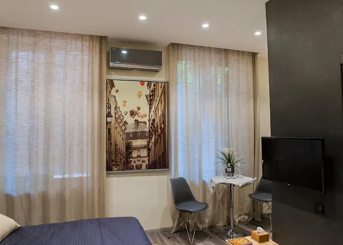 Malon Apartments